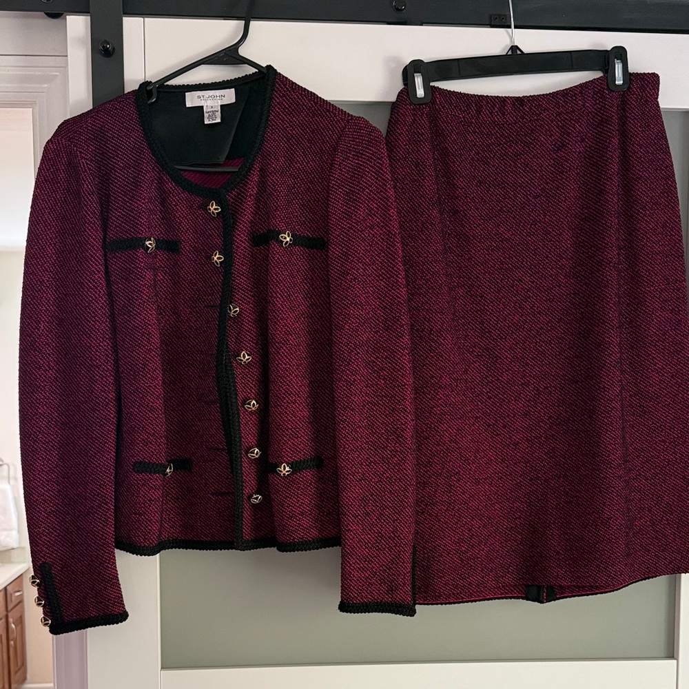 St. John Fuschia and Black Pencil Skirt and Blazer, Coordinating suit size 6
